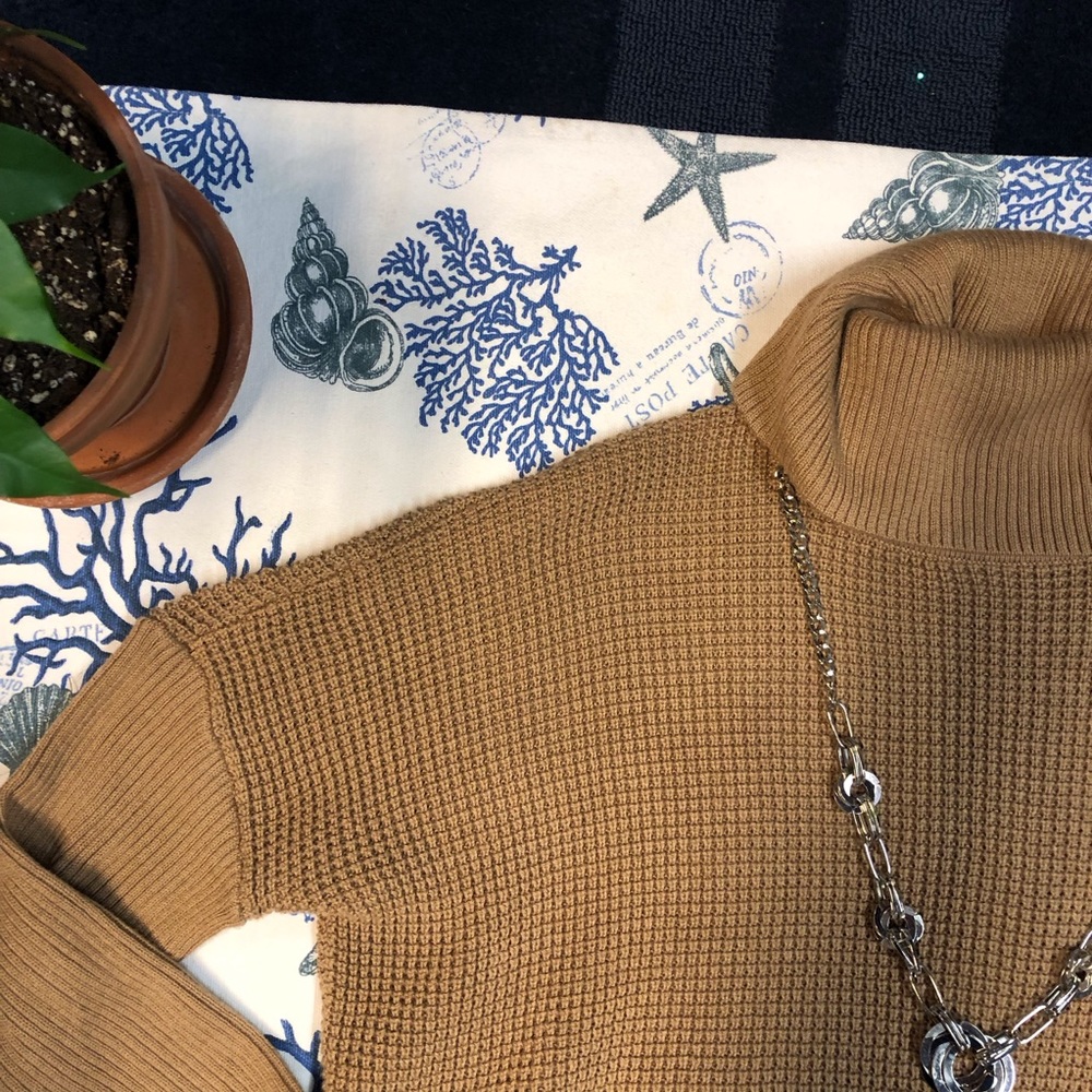 Michael Kors waffle weave turtleneck sweater. - Picture 2 of 7